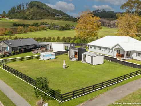1 Tinirau Place, Cooks Beach