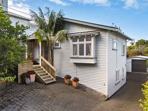 20 Lake Road, Devonport