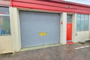 Ideal Starter or Investment!. Motivated Vendor!