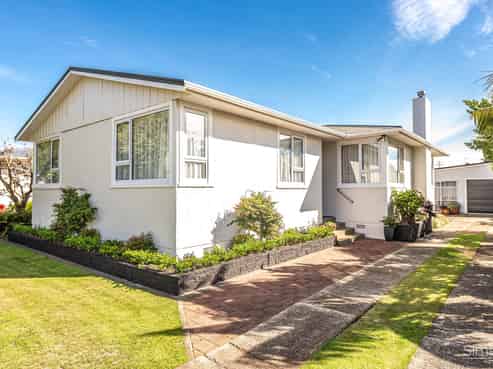 34 Selwyn Crescent, College Estate