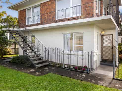 2/49 Western Springs Road, Morningside