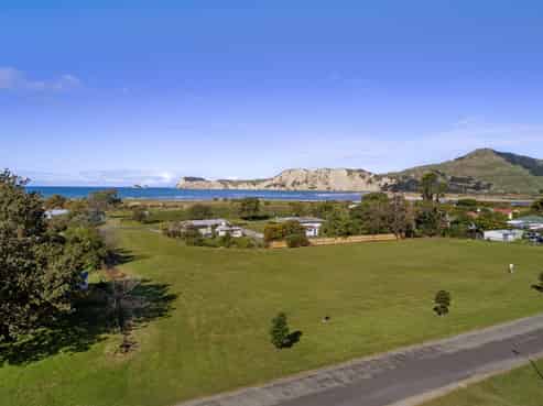 1 Adventure Street, Tolaga Bay