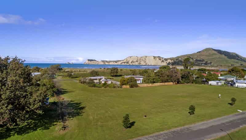 1 Adventure Street, Tolaga Bay