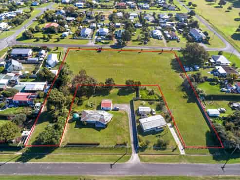 1 Adventure Street, Tolaga Bay