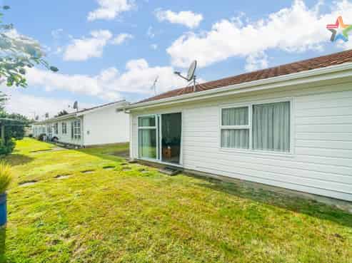 12/1079 High Street, Taita