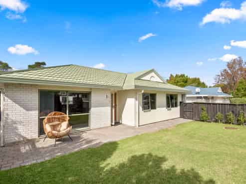 1/919 Whangaparaoa Road, Manly