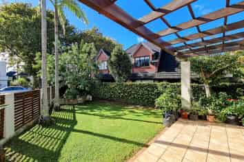 38A Oakwood Grove, Eastern Beach