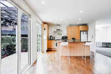 38A Oakwood Grove, Eastern Beach