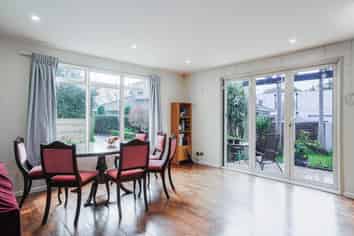 38A Oakwood Grove, Eastern Beach