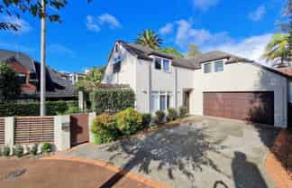 38A Oakwood Grove, Eastern Beach