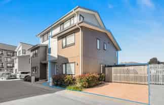 14 Eileen Newey Place, Henderson