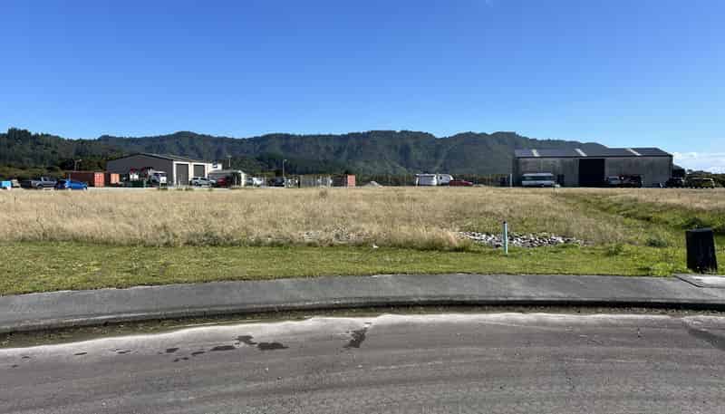 27 and 29 Silver Pine Place, Kaiata