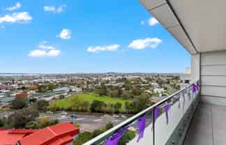 901/8 Waikumete Road, Glen Eden