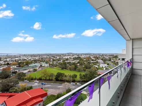 901/8 Waikumete Road, Glen Eden