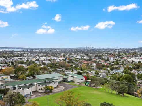 901/8 Waikumete Road, Glen Eden