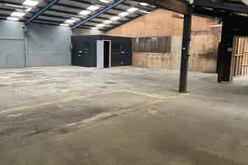 Storage warehouse for lease, Drury 