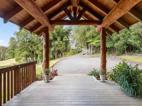 847 West Coast Road, Oratia