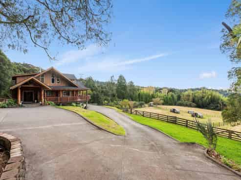 847 West Coast Road, Oratia