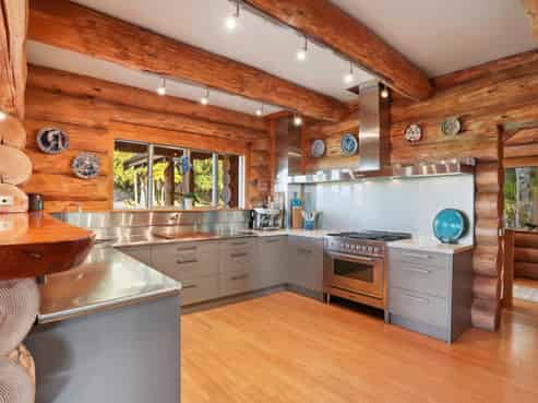 847 West Coast Road, Oratia
