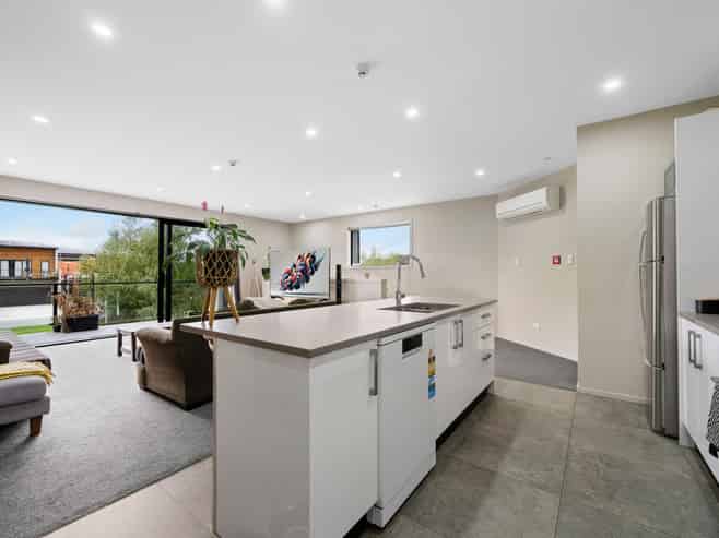 6 Le Mans Grove, Cromwell