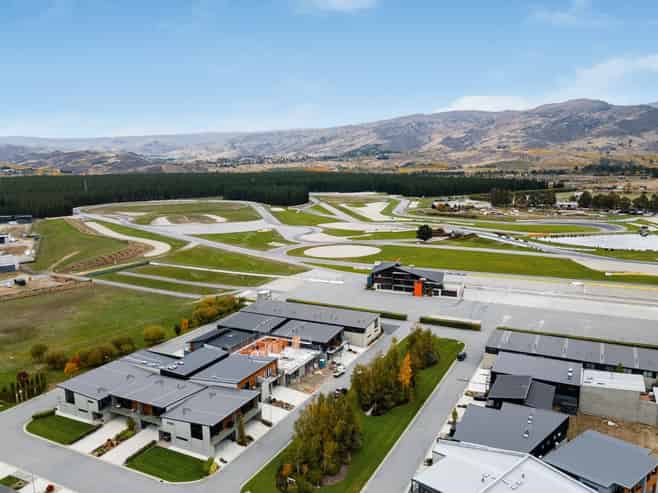 6 Le Mans Grove, Cromwell