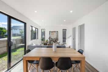 18A Range View Road, Mount Albert