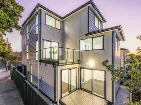 31A Waddell Avenue, Point England