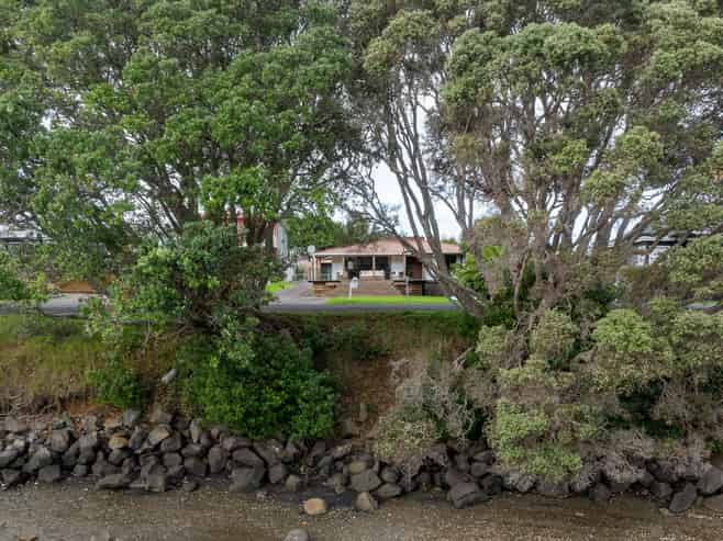 23 Cliff Street, Raglan