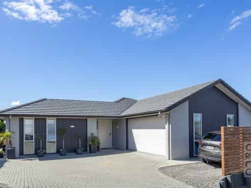 11 Canoe Lane, Riverhead