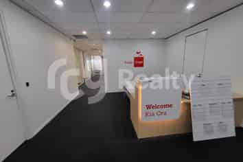 PREMIUM LOCATION & OFFICE IN THE HEART OF GREENLANE 