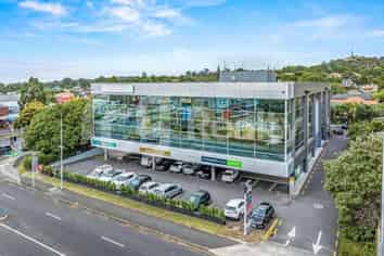 PREMIUM LOCATION & OFFICE IN THE HEART OF GREENLANE 
