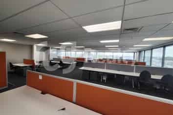PREMIUM LOCATION & OFFICE IN THE HEART OF GREENLANE 