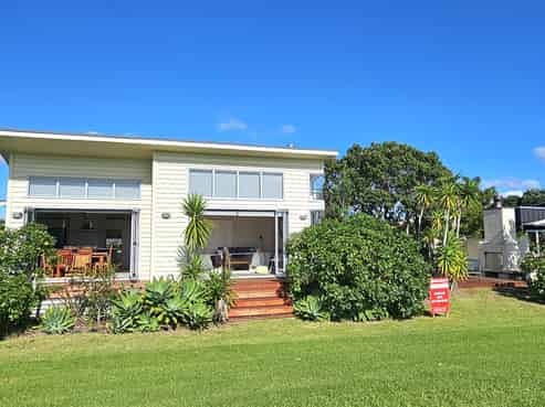   143 The Fairway, Matarangi