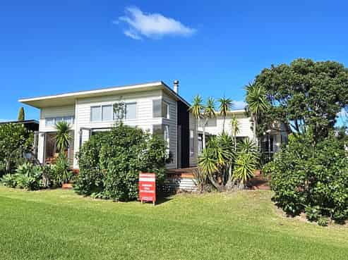   143 The Fairway, Matarangi