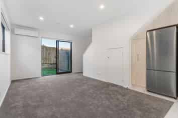 11/10 Yeovil Road, Te Atatu Peninsula