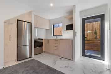 11/10 Yeovil Road, Te Atatu Peninsula