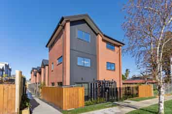 11/10 Yeovil Road, Te Atatu Peninsula