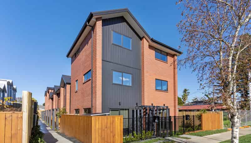 11/10 Yeovil Road, Te Atatu Peninsula