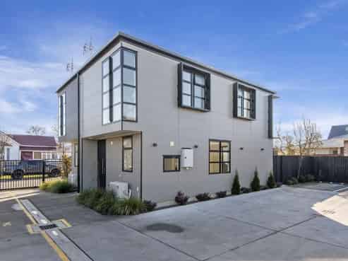 2/68 Barbour Street, Waltham