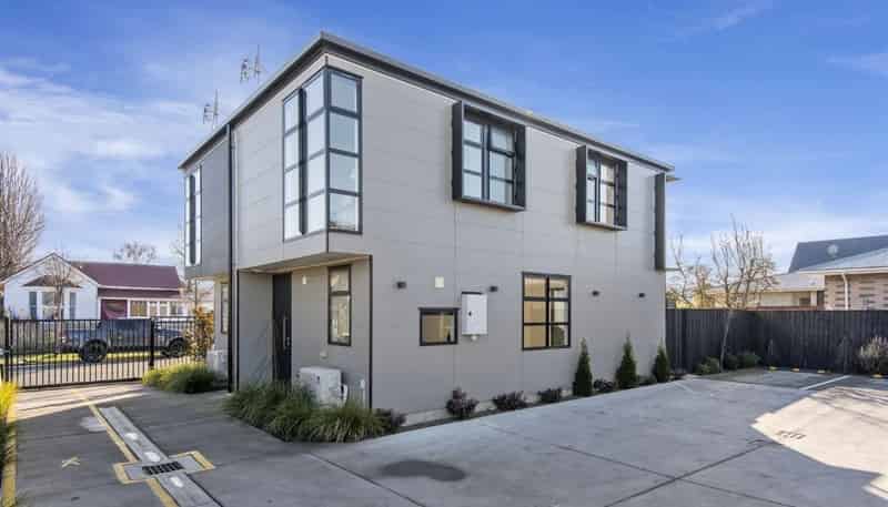 2/68 Barbour Street, Waltham