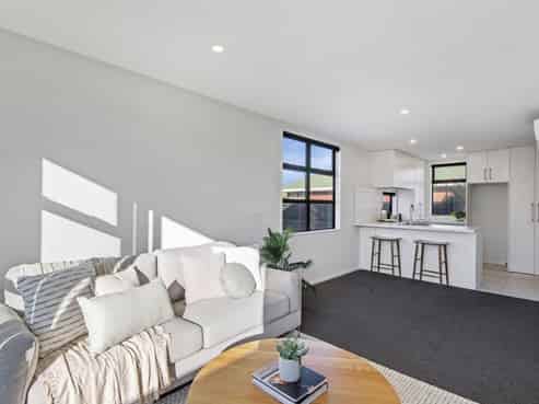 2/68 Barbour Street, Waltham