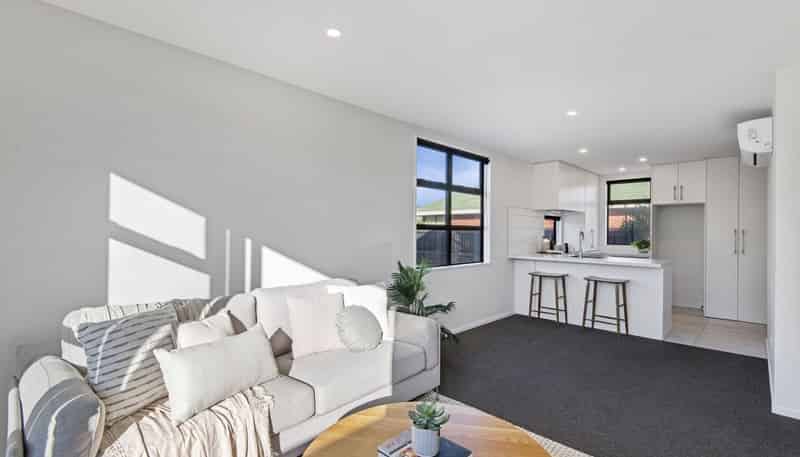 2/68 Barbour Street, Waltham