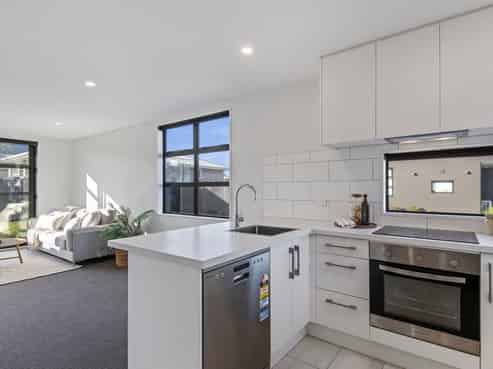 2/68 Barbour Street, Waltham