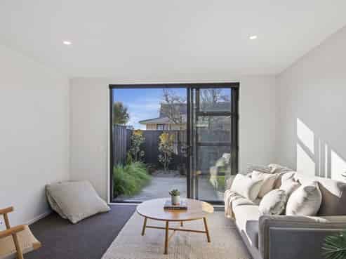 2/68 Barbour Street, Waltham