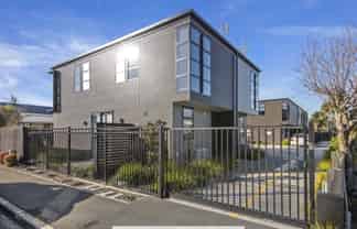 2/68 Barbour Street, Waltham