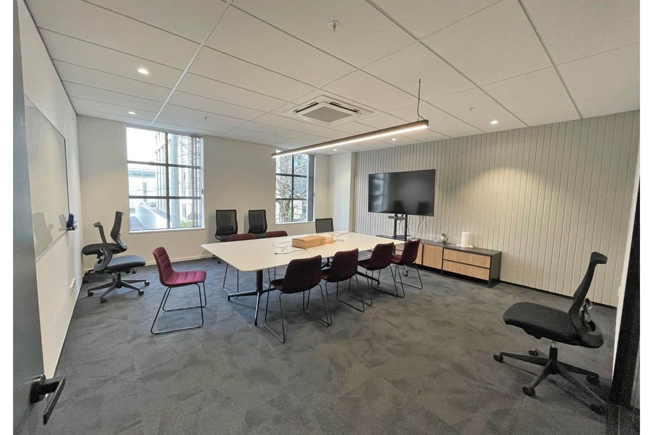 CENTRAL COST EFFECTIVE MEDICAL OFFICE - Vista 4