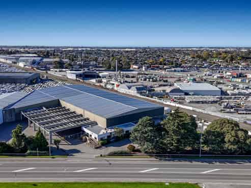 Modern, high-stud warehouse - Hornby