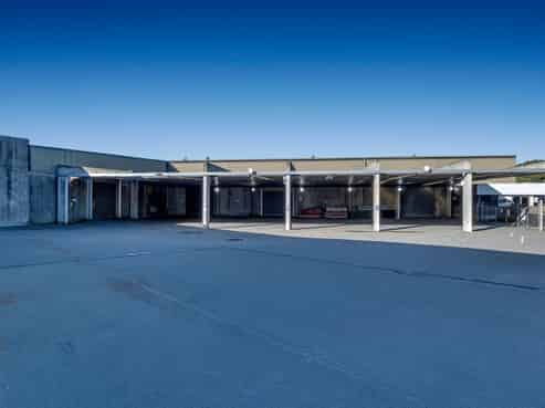 Modern, high-stud warehouse - Hornby