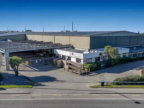 Modern, high-stud warehouse - Hornby