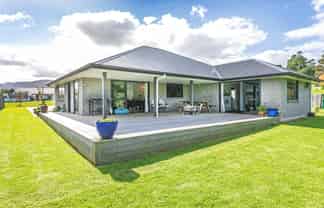 2 Cherry Lane, Coromandel
